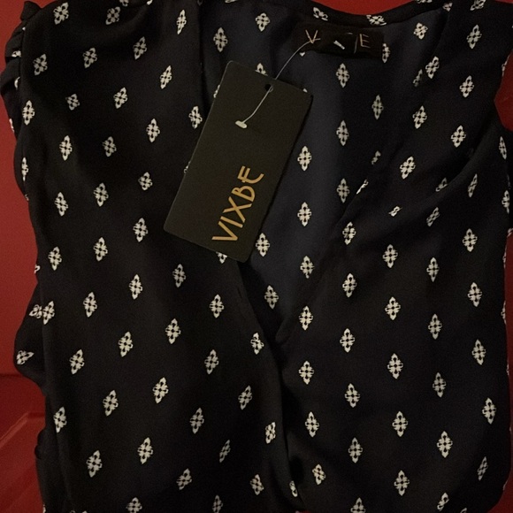 NWT Vixbe Woman’s Shear Black Faux Wrap Elastic Waist Blouse Size XS - Picture 2 of 2